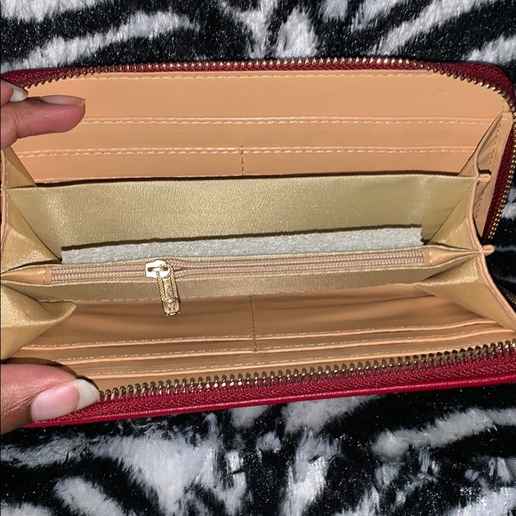 Never Used/New Edition Clutch Wallet - Picture 7 of 8